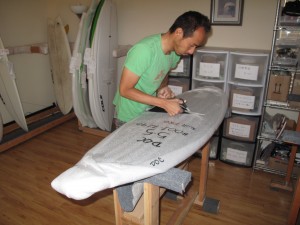 img_6330 Taro over at NakiSurf opening up the first 5`5 New Toy!