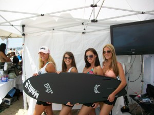 008 The ladies holding up the grand prize!